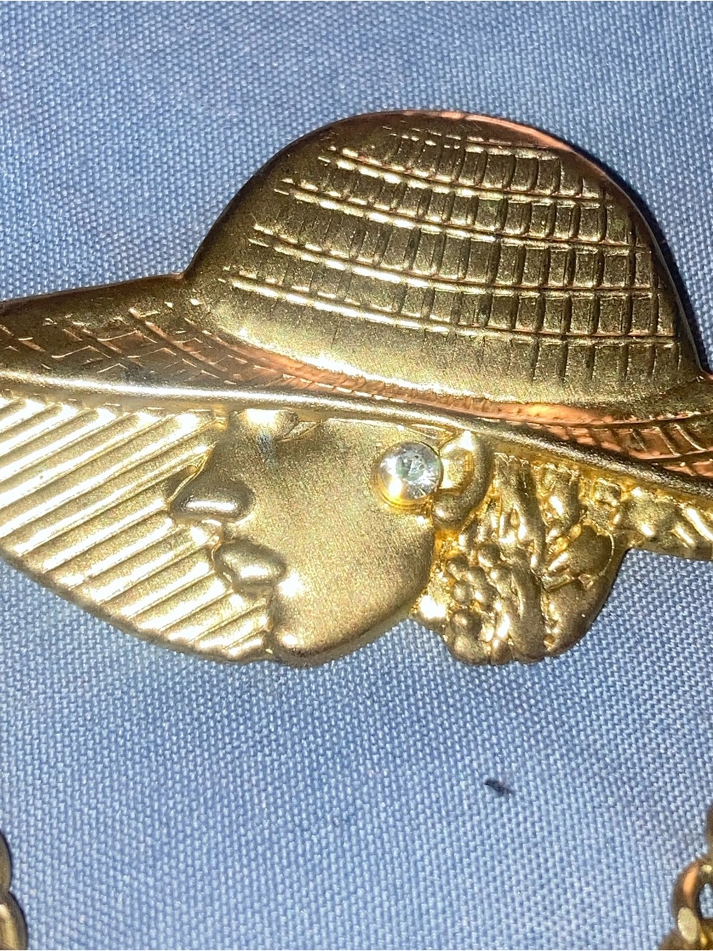 Gold-Tone Woman Hat Face Brooch with Double Chain - Picture 3 of 4